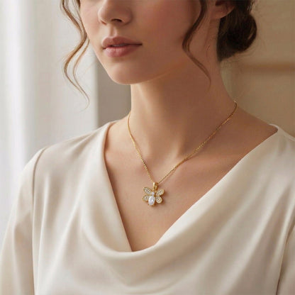 Yellow Gold Bee Oval Diamond Pavé Pendant